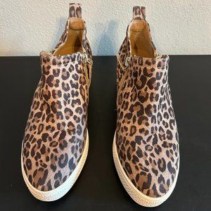 Susina Brown Cheetah Animal Print Sneaker - Size 7.5